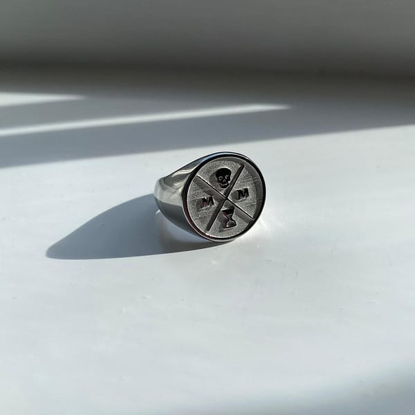 silver-signet-ring-shadow